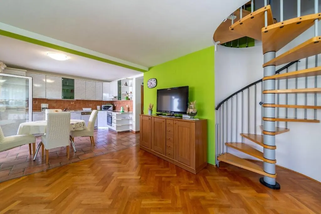 Palit Apartman Patrikana شقة